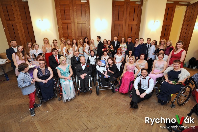 Elegance bez bariér 2016 - společná fotografie všech modelů a modelek