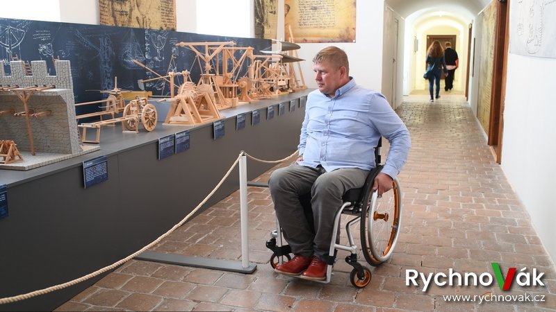 Výstava je přístupná i pro hendikepované osoby.