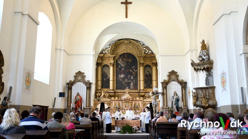 mše svatá v kostele Narození páně v Opočně