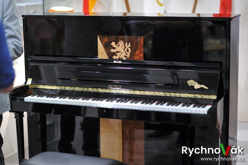 PETROF - Piano Republika
