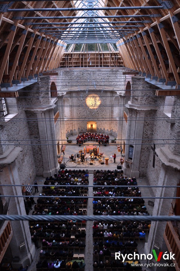 Kostel Nanebevzetí Panny Marie v Neratově - Koncert Ondřeje Rumla a komorního sboru X-tet
